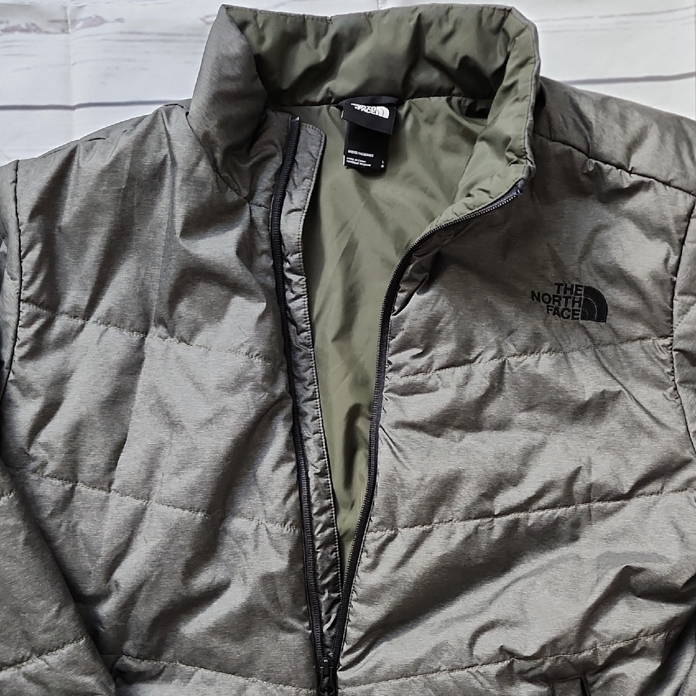 The North Face Green Puffer Jacket Quilted Insulation - Picture 4 of 4